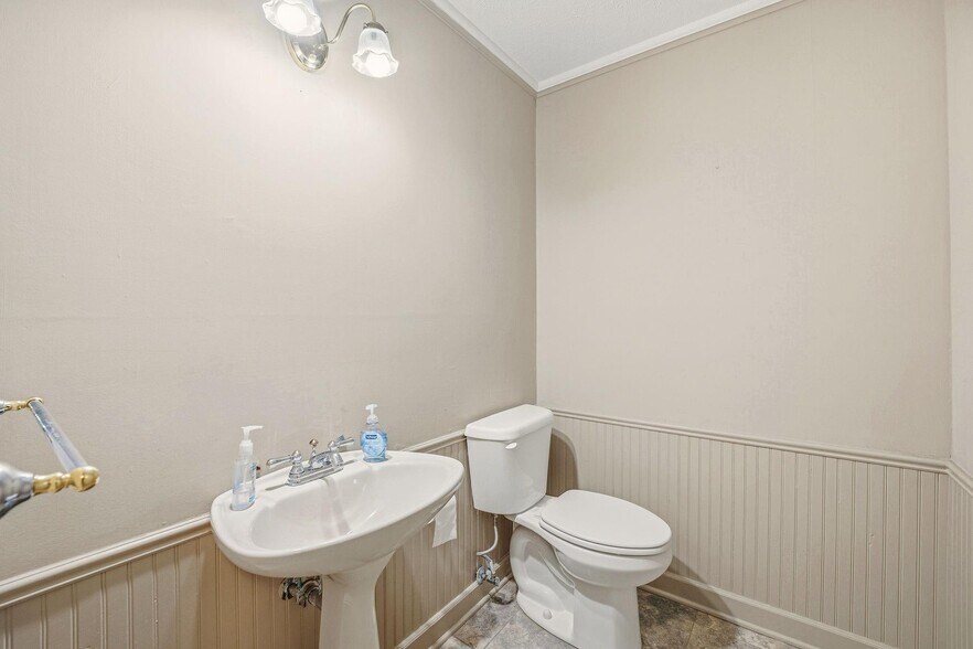 More Photos Of 240 W Green St, Stephenville Office For Sale