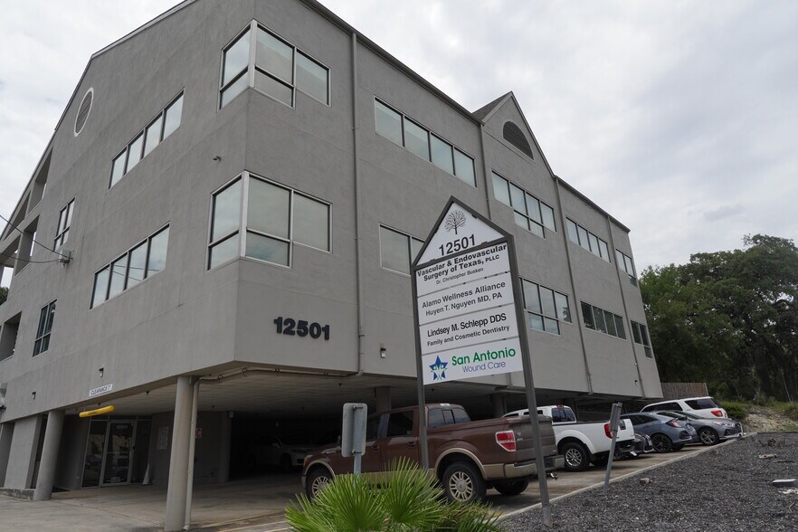 More Photos Of 12501 Judson Rd, San Antonio Medical For Lease