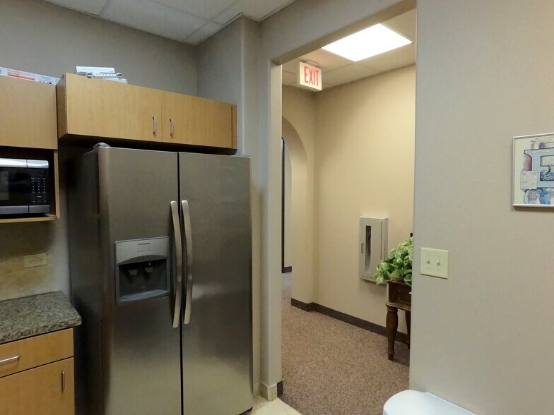 More Photos Of 6570 Naaman Forest Blvd, Garland Medical For Sale