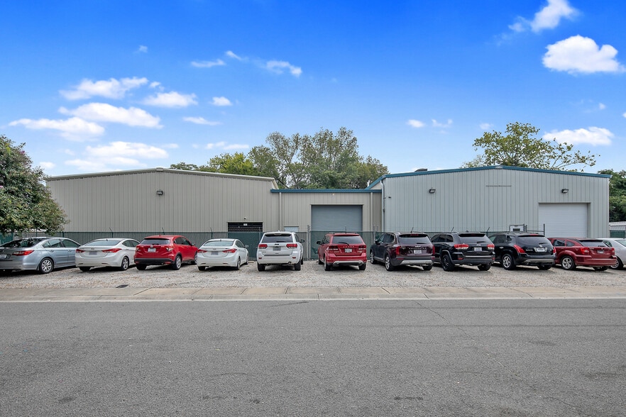 More Photos Of 335-337 McMillan St, Fayetteville Warehouse For Sale