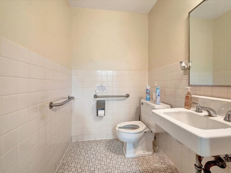 More Photos Of 900 Ellis Ave, Lufkin General Retail For Sale