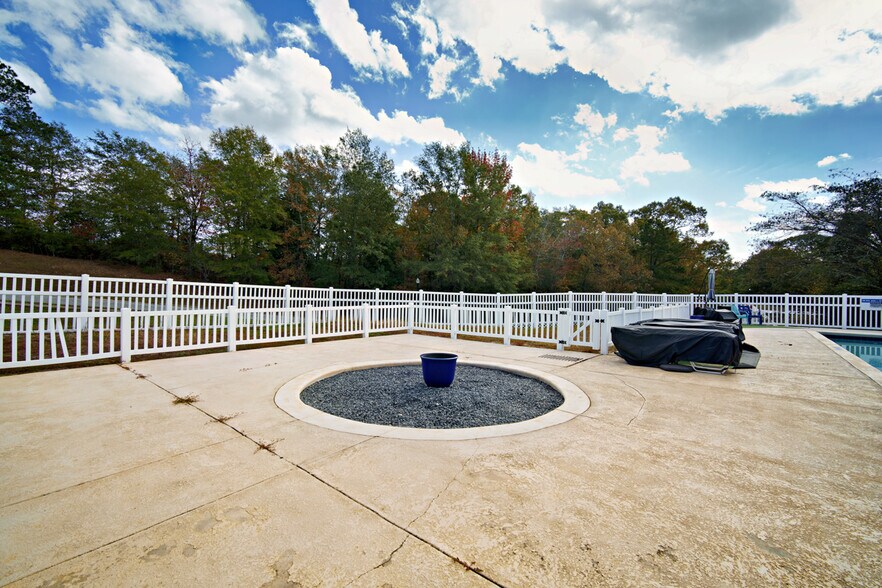 More Photos Of 128 Oakview Club Dr, Macon-Bibb Golf Course Driving Range For Sale