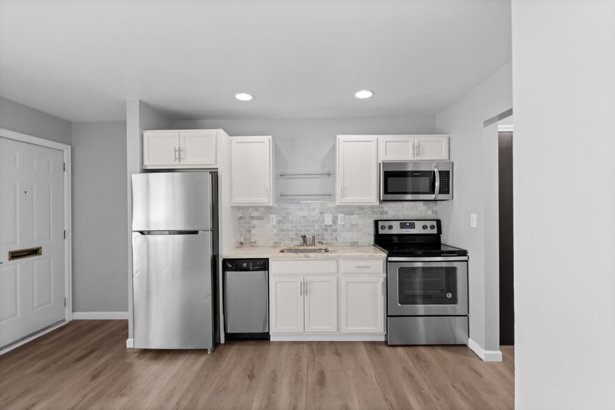 More Photos Of 2419 Normandy Rd, Royal Oak Apartments For Sale