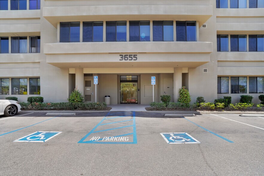 More Photos Of 3665 Ruffin Rd, San Diego Unknown For Lease