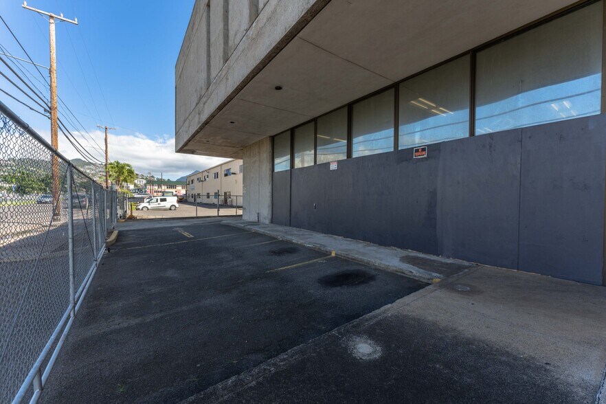 More Photos Of 917 Kokea St, Honolulu Office For Lease
