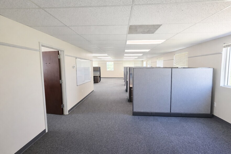 More Photos Of 651 W Warren Ave, Longwood Unknown For Lease