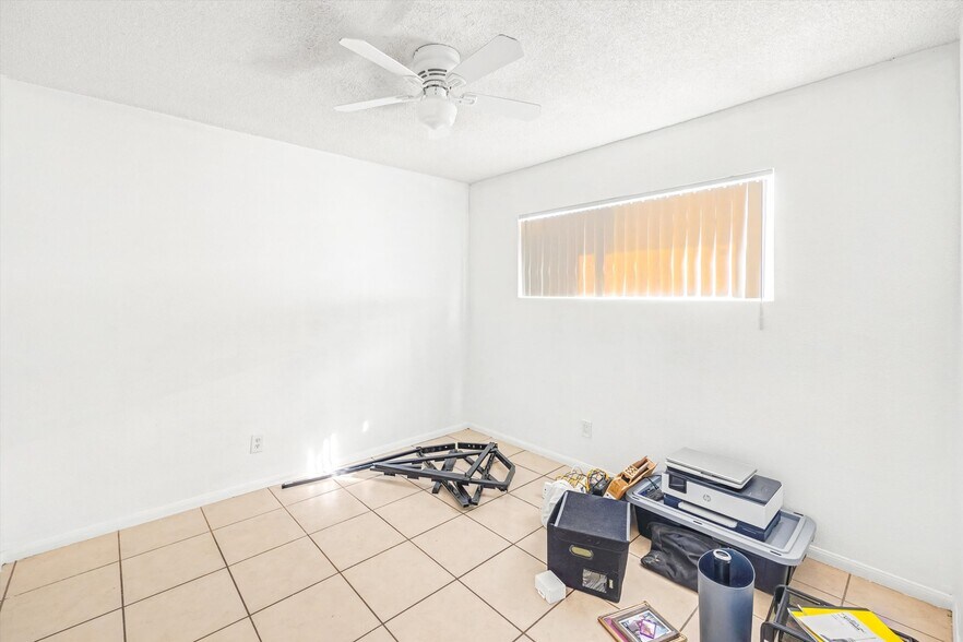 More Photos Of 238 S Saturmino Dr, Palm Springs Apartments For Sale