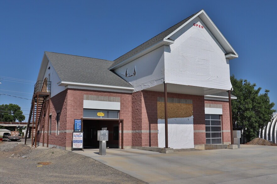Primary Photo Of 286 S Douglas St, Powell Specialty For Sale