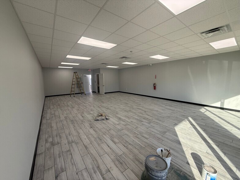 More Photos Of 1124 Teague Trail, Lady Lake General Retail For Lease