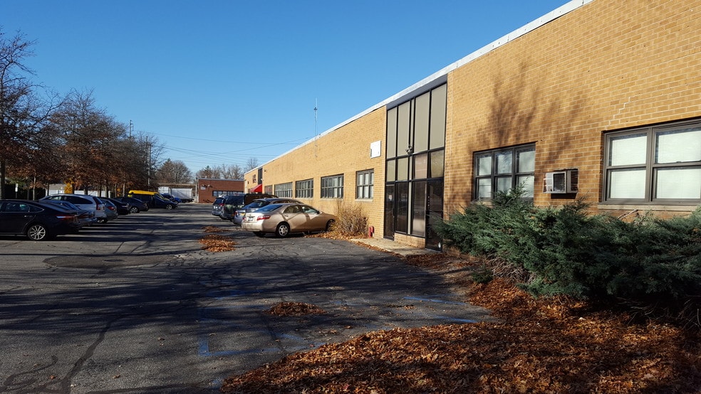 More Photos Of 174-180 Miller Pl, Hicksville Warehouse For Lease