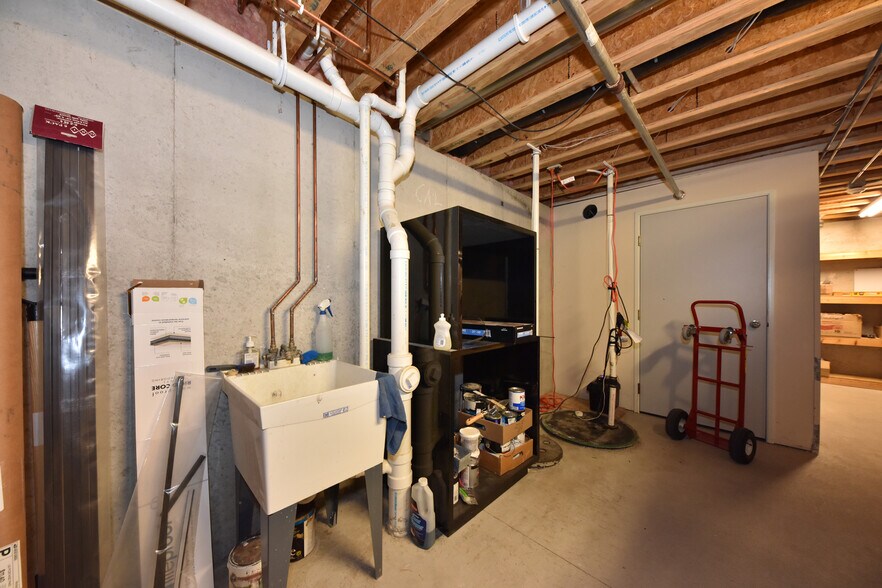 More Photos Of 8766 N Deerwood Dr, Milwaukee Freestanding For Sale