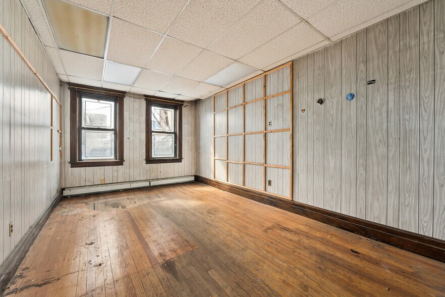 More Photos Of 507 32nd St, Union City Storefront Retail Office For Sale