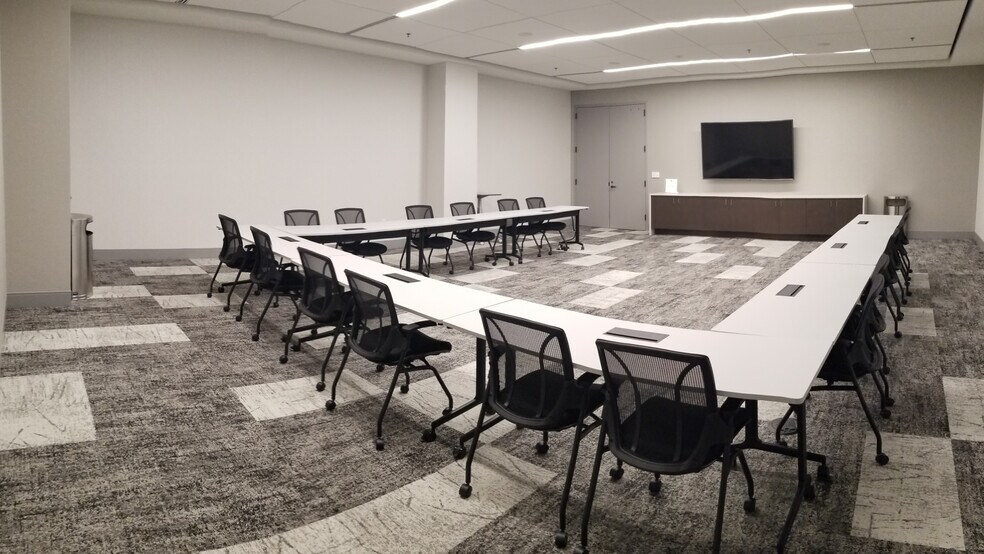 More Photos Of 235 Peachtree St NE, Atlanta Office For Lease