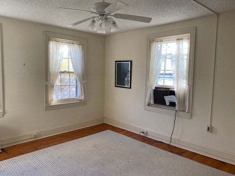 More Photos Of 201 N Main St, Nazareth Office For Lease