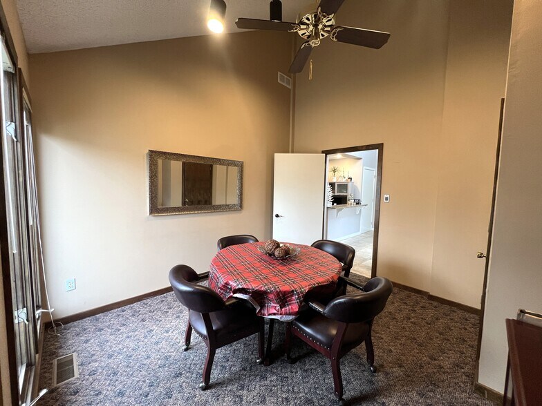 More Photos Of 300 N Pottstown Pike, Exton Office For Lease