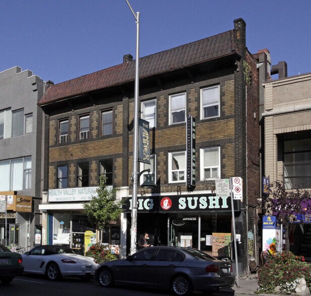 More Photos Of 390 Bloor St W, Toronto Storefront Retail Residential For Lease