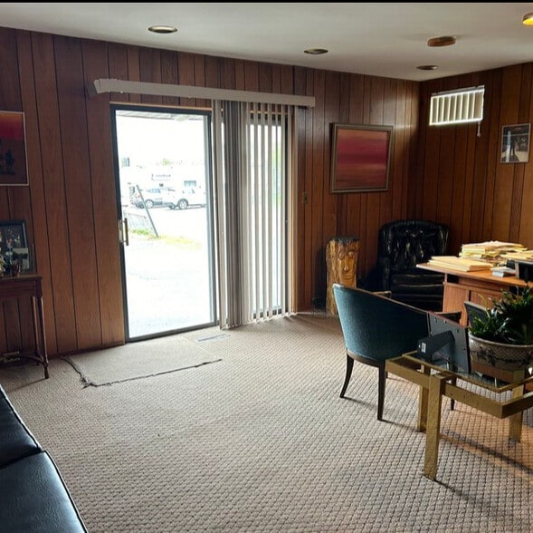 More Photos Of 8 Manor Rd, Smithtown Office For Sale