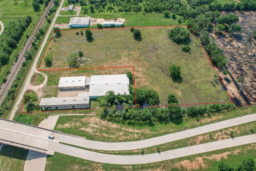 More Photos Of 7002 Bissell Rd, Manvel Manufacturing For Lease