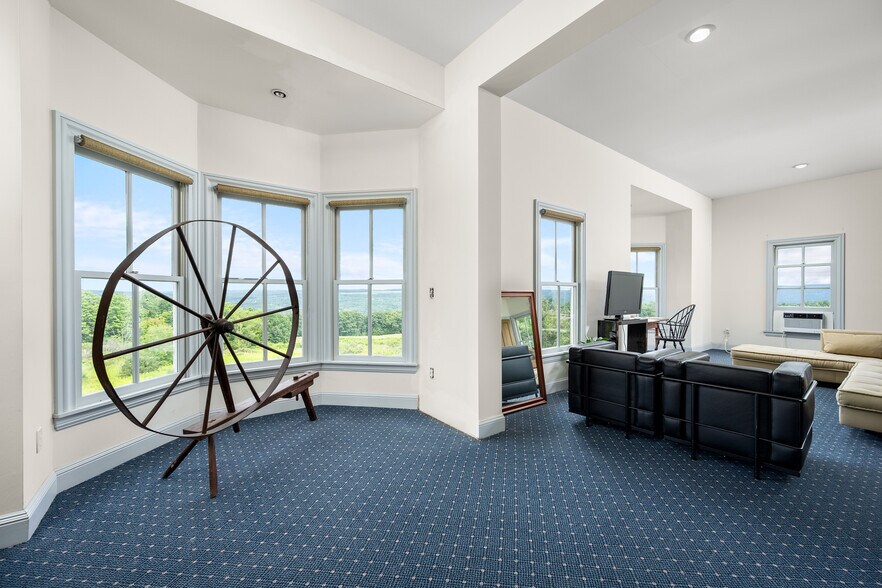 More Photos Of 9940 Middle Rd, Hammondsport Winery Vineyard For Sale