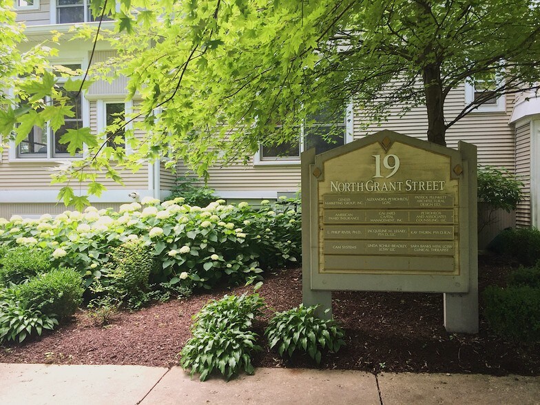 More Photos Of 19 N Grant St, Hinsdale Office For Lease