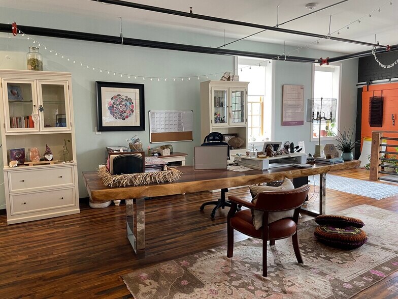 More Photos Of 30 E 1st St, Lexington Storefront Retail Office For Lease