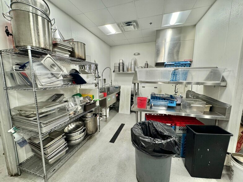 More Photos Of 721 Hanover Pike, Hampstead Unknown For Lease