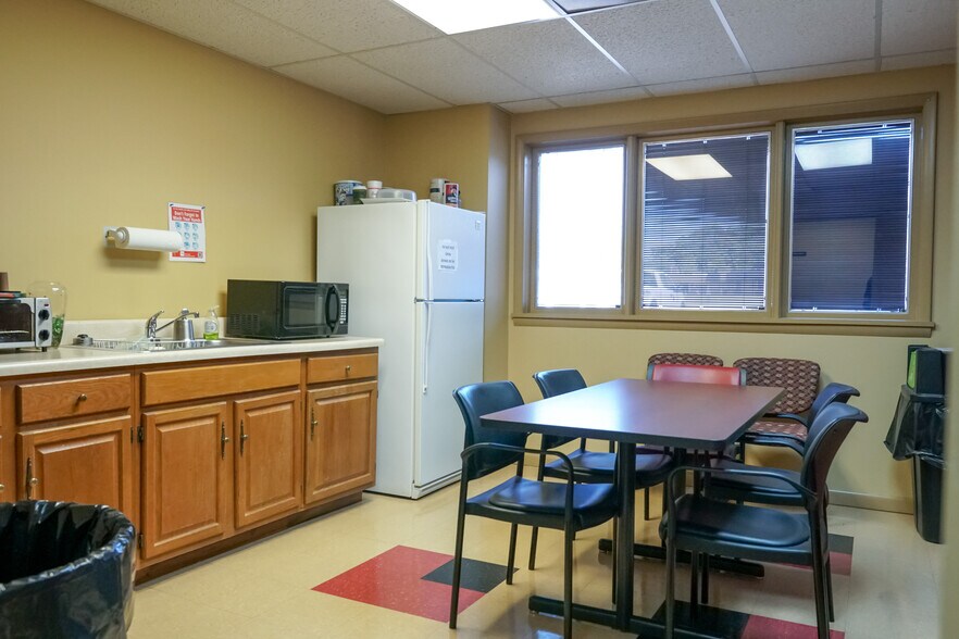 More Photos Of 1221 S Willow Ave, Cookeville Office Residential For Sale