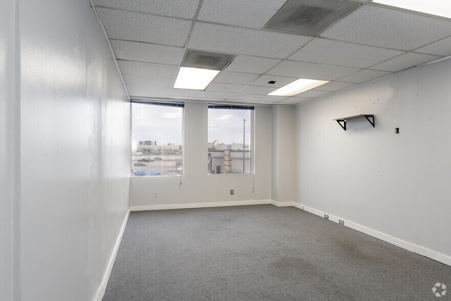 More Photos Of 6070 Gateway Blvd E, El Paso Office For Lease