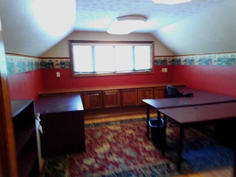 More Photos Of 10 Shoshone Dr, Carmel Office For Lease