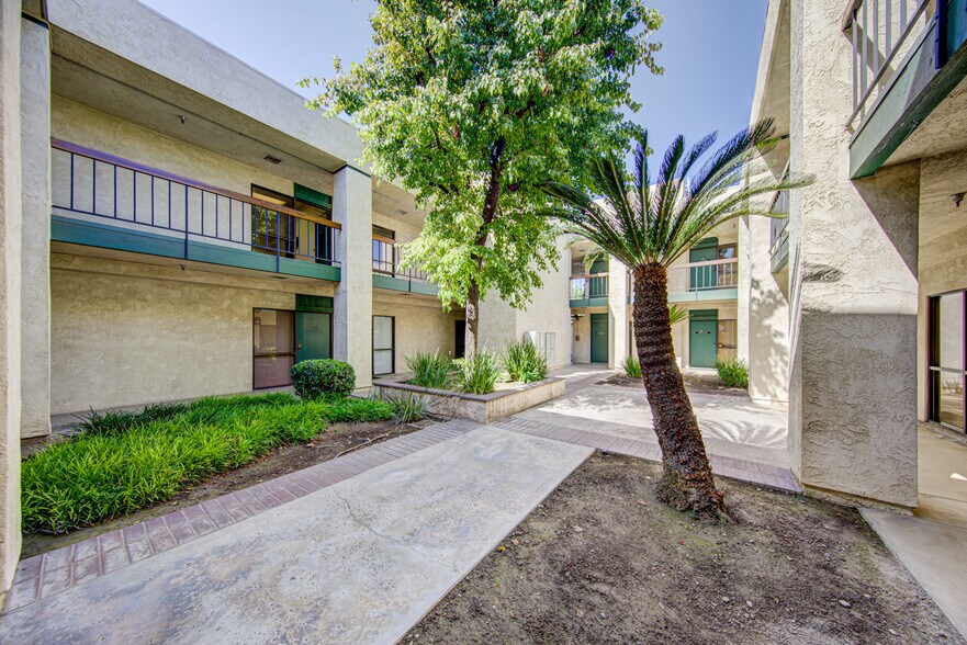 More Photos Of 4949 Buckley Way, Bakersfield Office For Sale