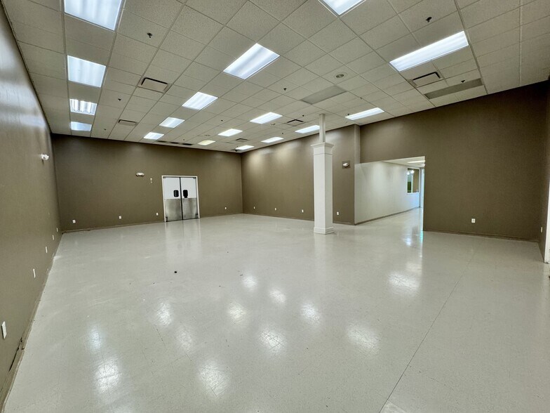 More Photos Of 1924 W International Speedway Blvd, Daytona Beach General Retail For Sale