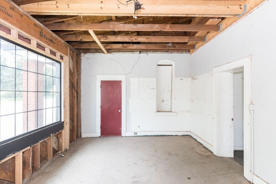 More Photos Of 1340 W Main St, Wytheville Loft Creative Space For Sale