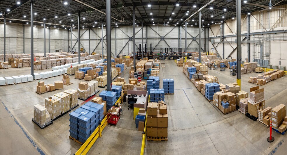 More Photos Of 15 Sylvan Way, Parsippany Light Distribution For Lease