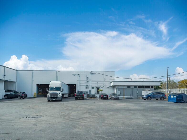 More Photos Of 50 NE 179th St, Miami Manufacturing For Lease