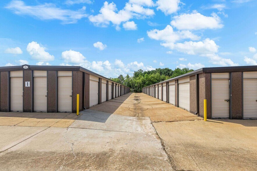 More Photos Of 4195 Highway 80 East, Pearl Self Storage For Sale