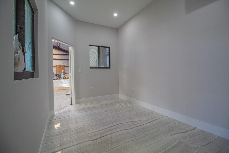More Photos Of 8270 Pascal Dr, Punta Gorda Service For Lease