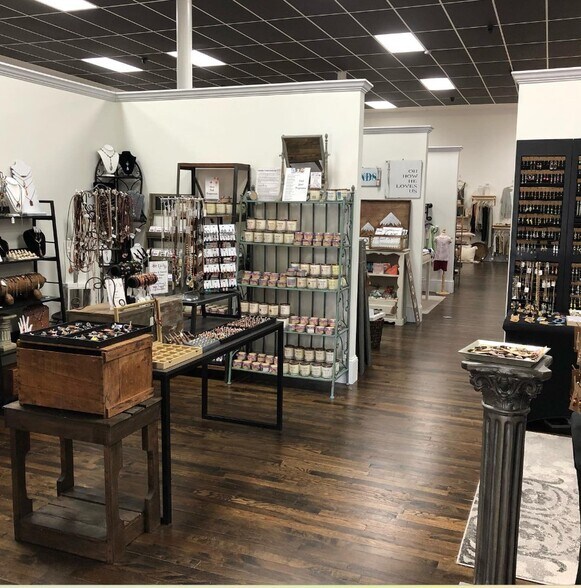 More Photos Of 219 2nd Ave SE, Decatur Storefront For Lease