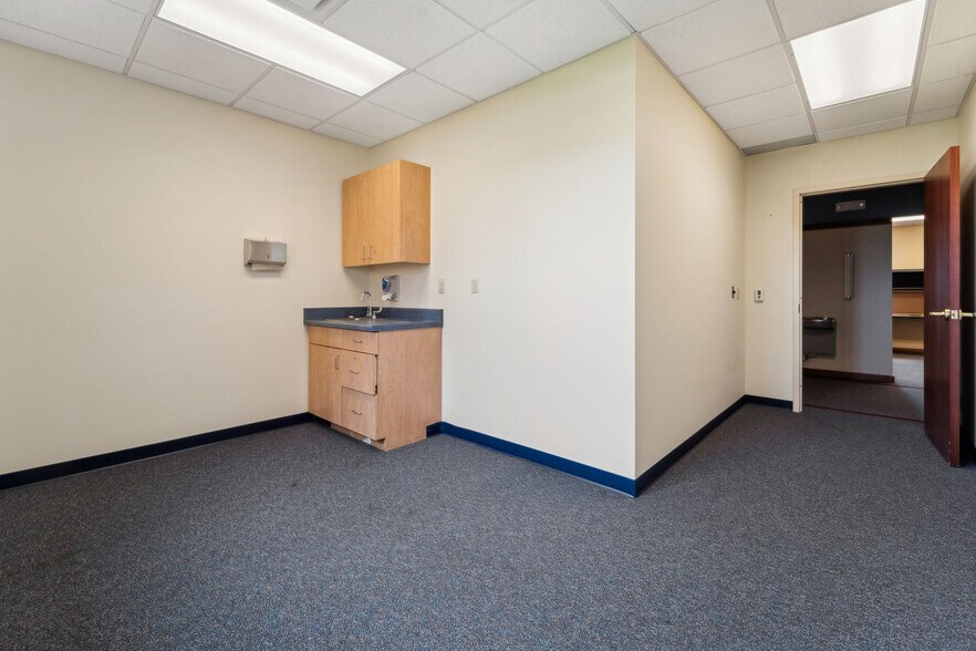 More Photos Of 790 Eastgate Dr, Ripon Medical For Sale