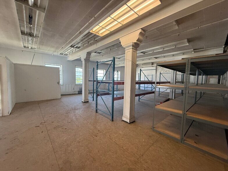 More Photos Of 1100 Cherry St, Des Moines Warehouse For Lease