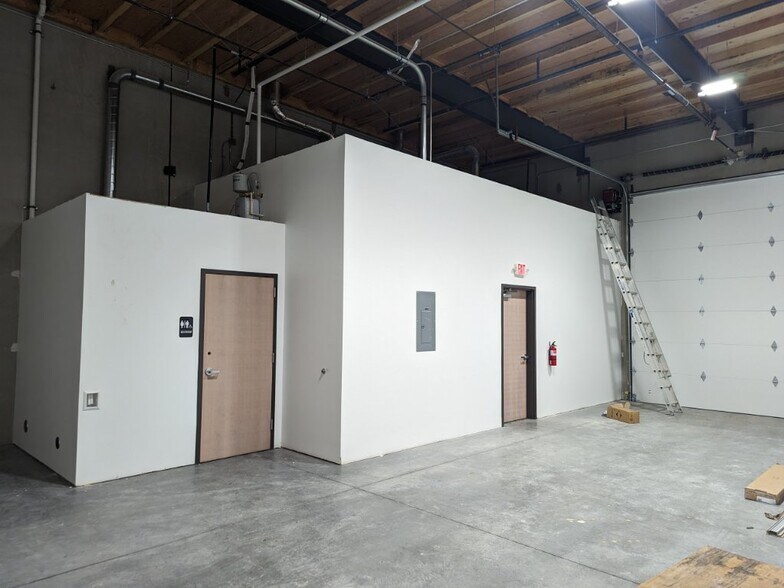 More Photos Of 6923 NW Friberg Strunk St, Camas Unknown For Lease