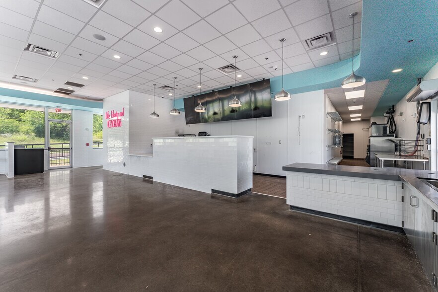 More Photos Of 4280 W Martin Luther King Blvd, Fayetteville Restaurant For Sale