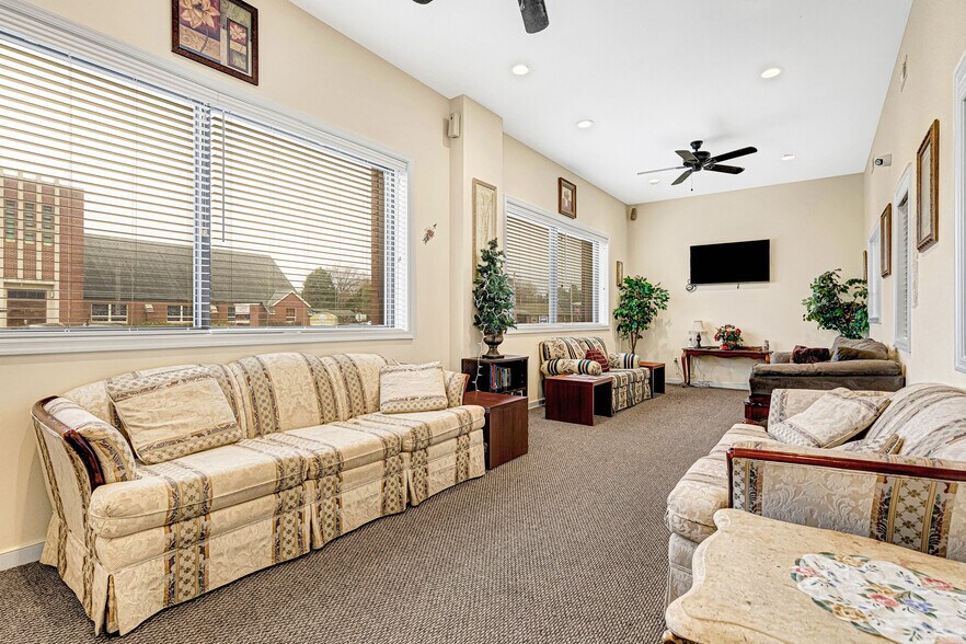 More Photos Of 10 W Williamsburg Rd, Sandston Office For Sale
