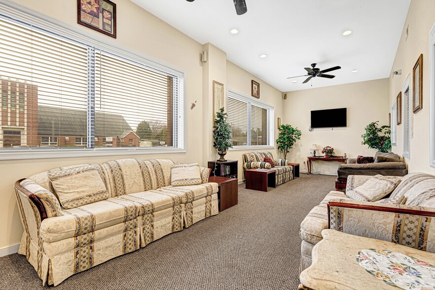 More Photos Of 10 W Williamsburg Rd, Sandston Office For Sale