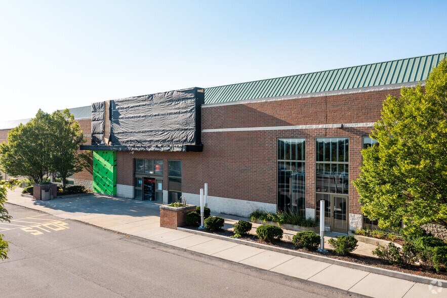More Photos Of 3140 Lohr Rd, Ann Arbor Freestanding For Lease