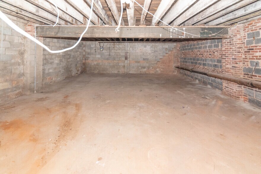 More Photos Of 3600 S Hanover St, Baltimore Storefront For Sale