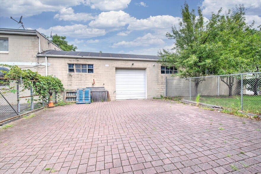 More Photos Of 1035 US Highway 9, Howell Storefront Retail Office For Lease