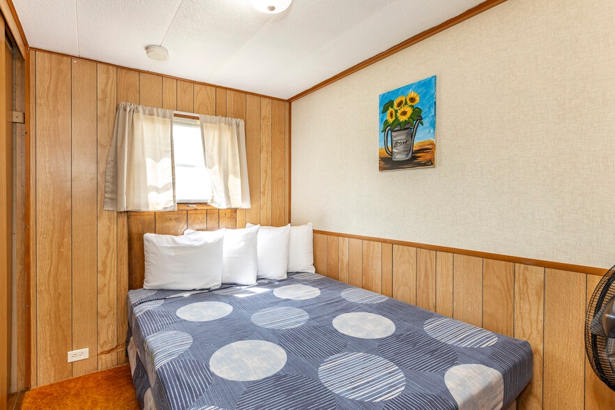 More Photos Of 6100 M-68 Hwy, Indian River Hotel For Sale