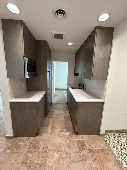 More Photos Of 2040 129th St, College Point Warehouse For Lease