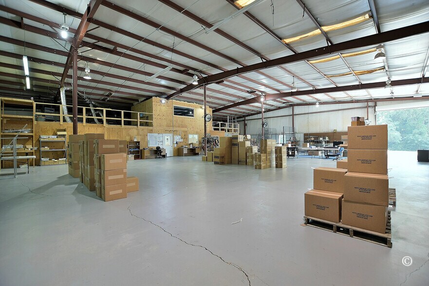 More Photos Of 300 Delano Dr, Manchester Warehouse For Sale
