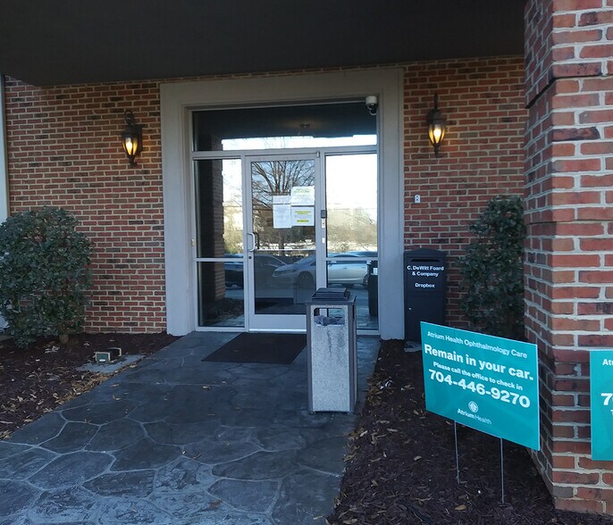 More Photos Of 817 E Morehead St, Charlotte Office For Lease